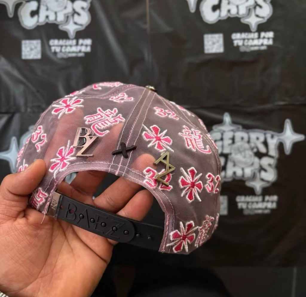 BAEZ X SHIFU- AB'Z Gorra Negra con Rosa