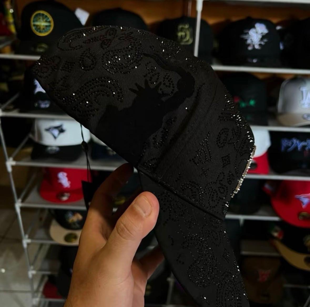 Rico Hats Diseño en Negro Adiamantado